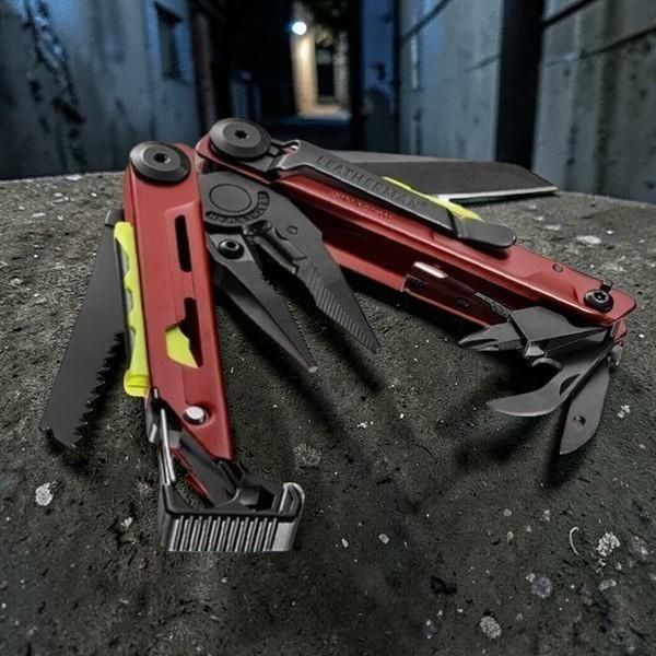 Мультиінструмент Leatherman SIGNAL Crimson + чохол S-4007846-1 фото